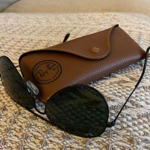 Black RayBan 3025 Aviator